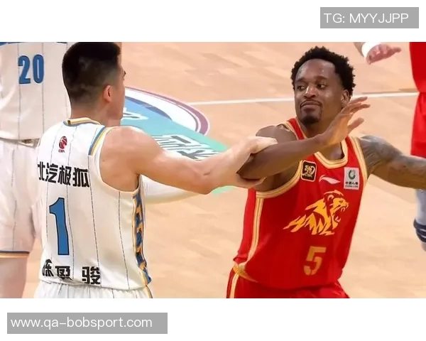 布朗回顾训练营经历称今年体能对抗挑战最为艰难