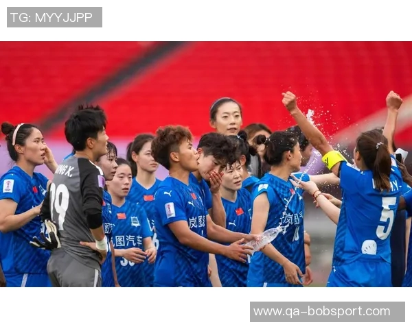 武汉车谷江大女足迎战奥克兰联现场观众人数创下新高达到32318人